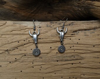 Handgefertigte Bullet Ohrringe mit Stierkopf mit 380 Kaliber Bullet Charms. Optional Kristalle