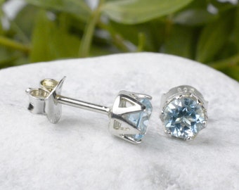 Ear studs "crown" with topaz blue 5.0 mm, silver 925 gift for every occasion natural gemstones