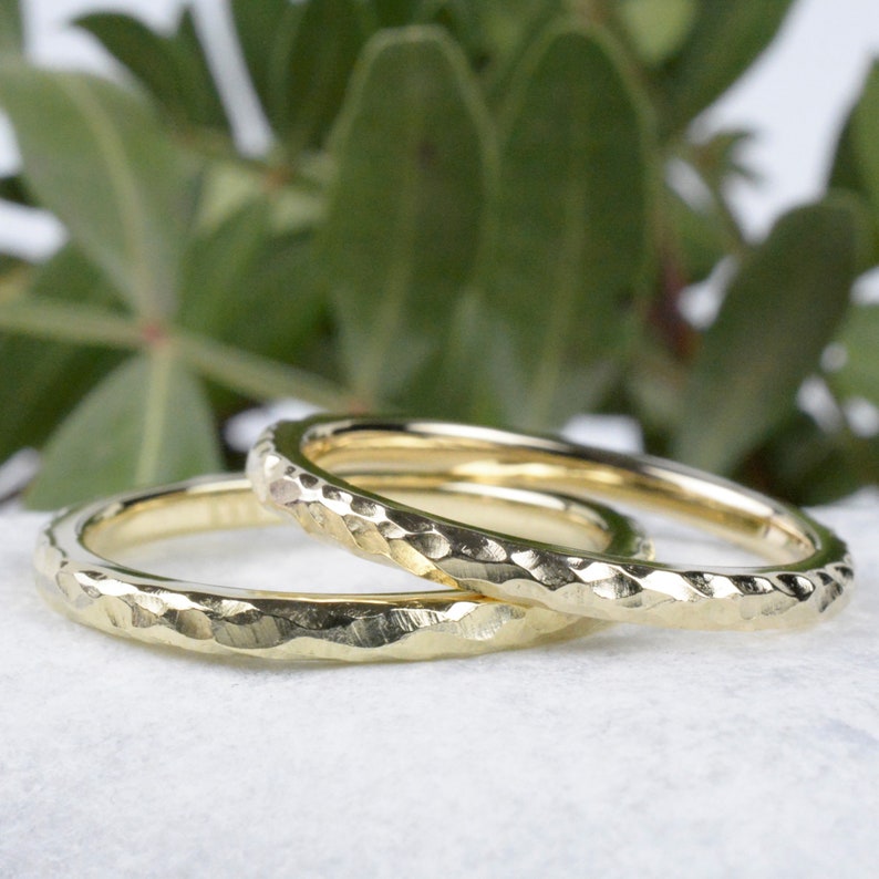 Anillos de boda/anillos de boda hechos de 8 kt. oro amarillo con estructura 2 mm de ancho Los anillos de socios fallaron imagen 1