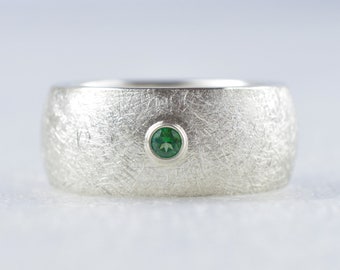 Anillo de plata con esmeralda real 3 mm | 10 mm de ancho | Anillo de banda con piedra | Anillo ancho hielo mate personalizado
