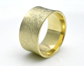 Bandring aus 8 kt. Gelbgold | 10 mm Breit | Konkav | Eismatt | Kostenlose Gravur personalisiert