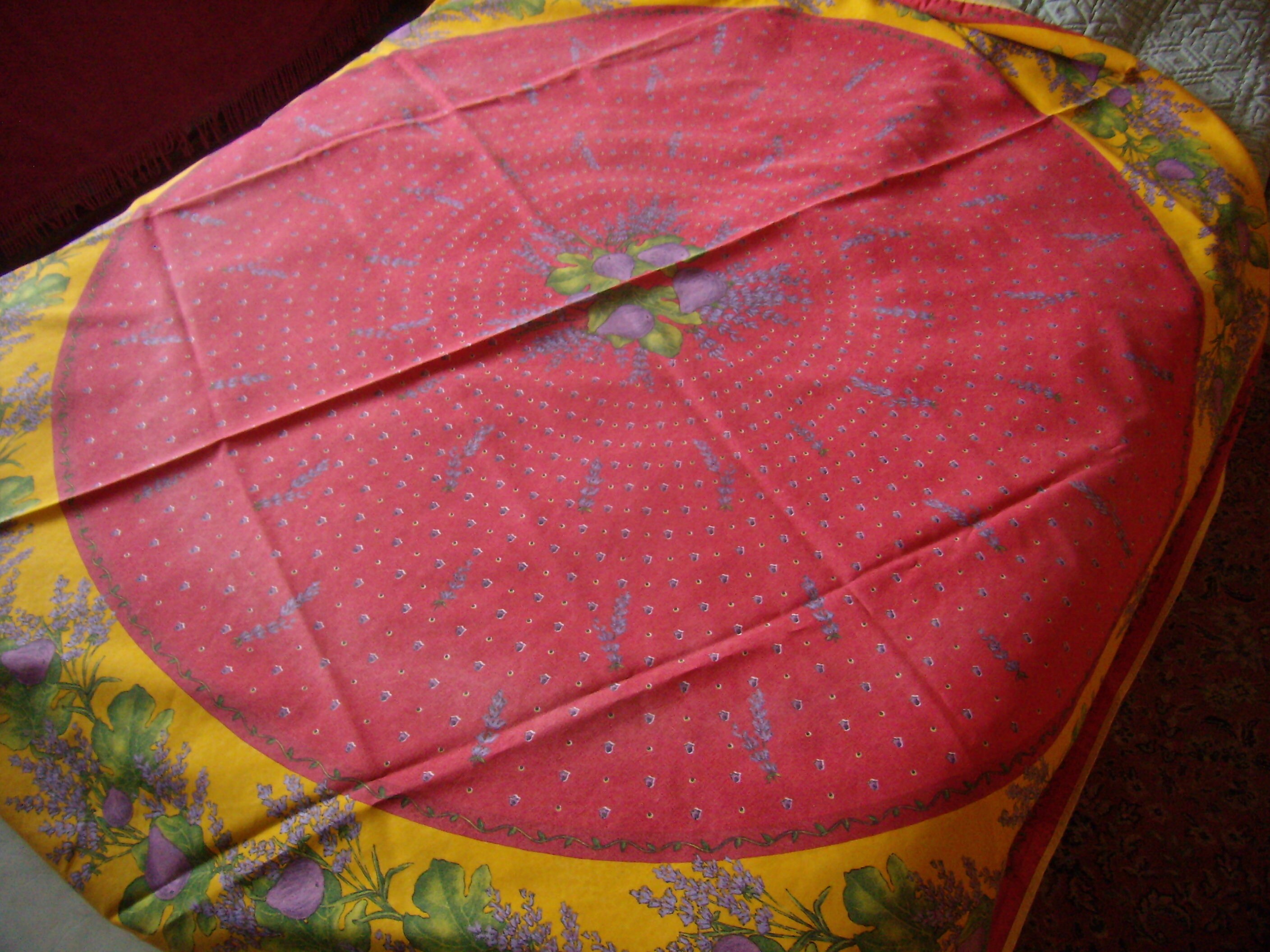 Nappe Ronde Provençale, Tissu Provençal, Coton/Polyester, Motif Rouge Or et Violet, Français Classiq