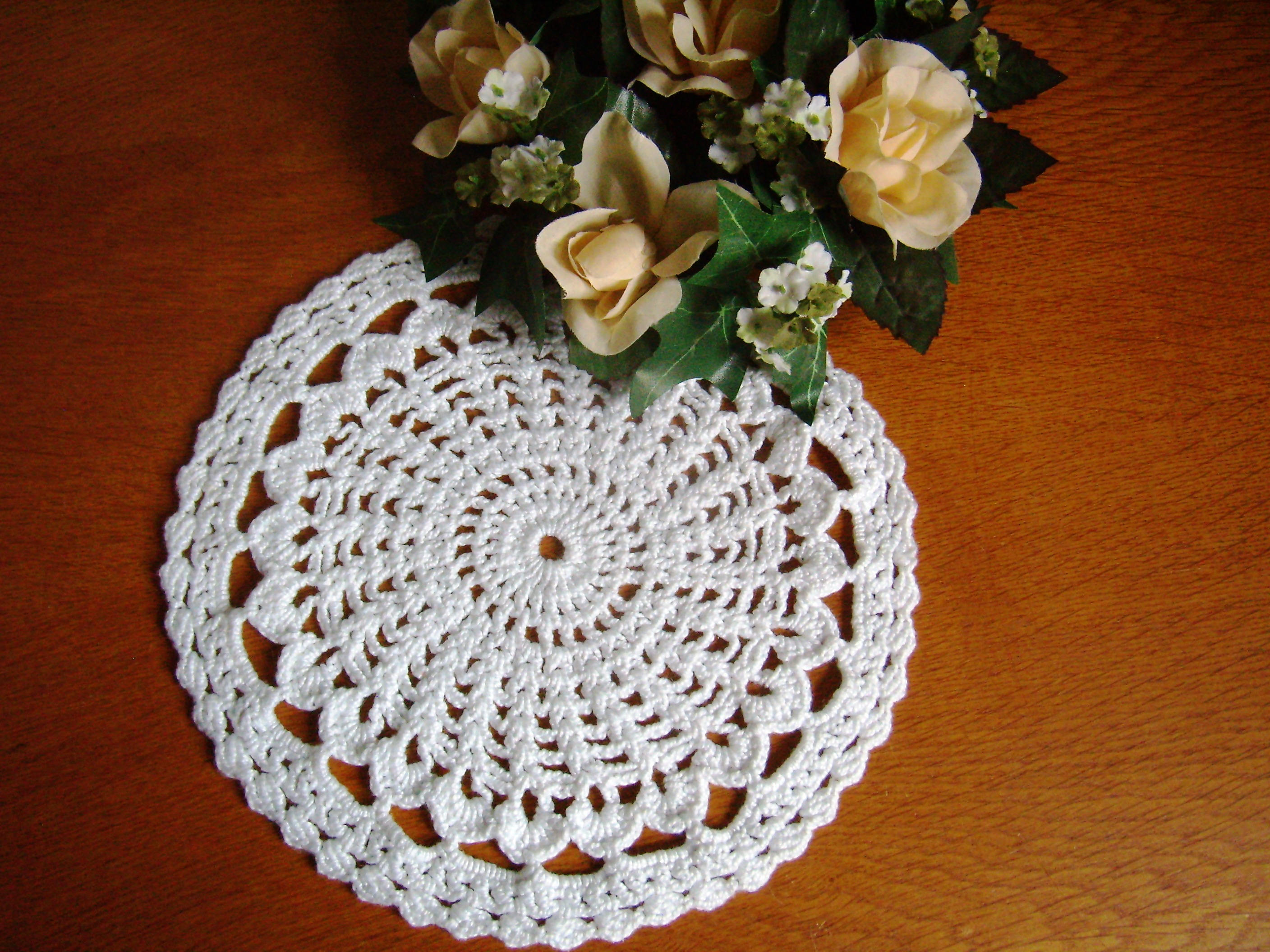 Napperon en Dentelle, Crocheté Main, Vintage Français, Coton, 20 cm/ 8 Po