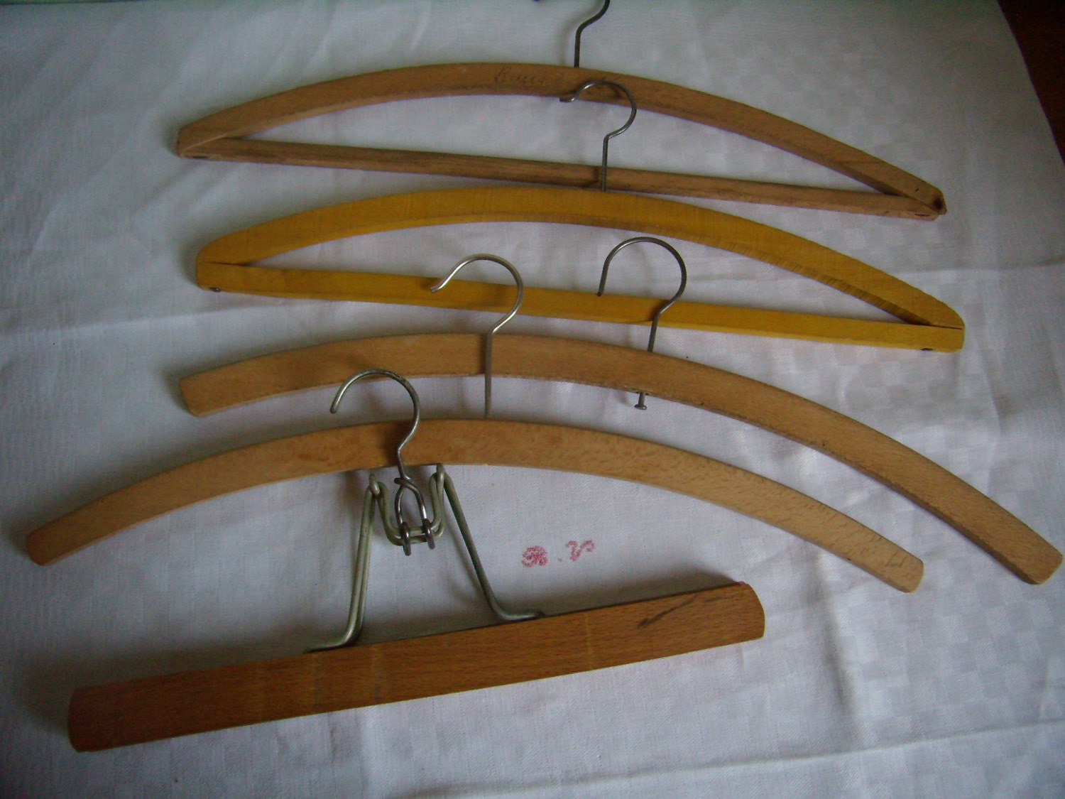 Lot de 5 Cintres en Bois Vintage, Crochet Bois, Porte-Manteau, Midcentury, Made in France