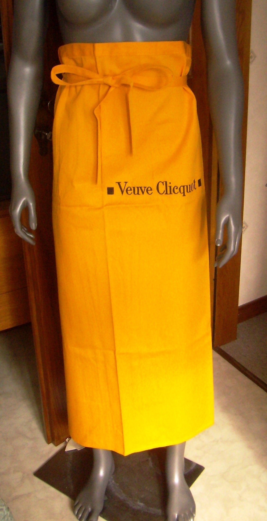 Rare, Grand Tablier de Sommelier Veuve Clicquot, Rétro Vintage Français, Orange, Homme