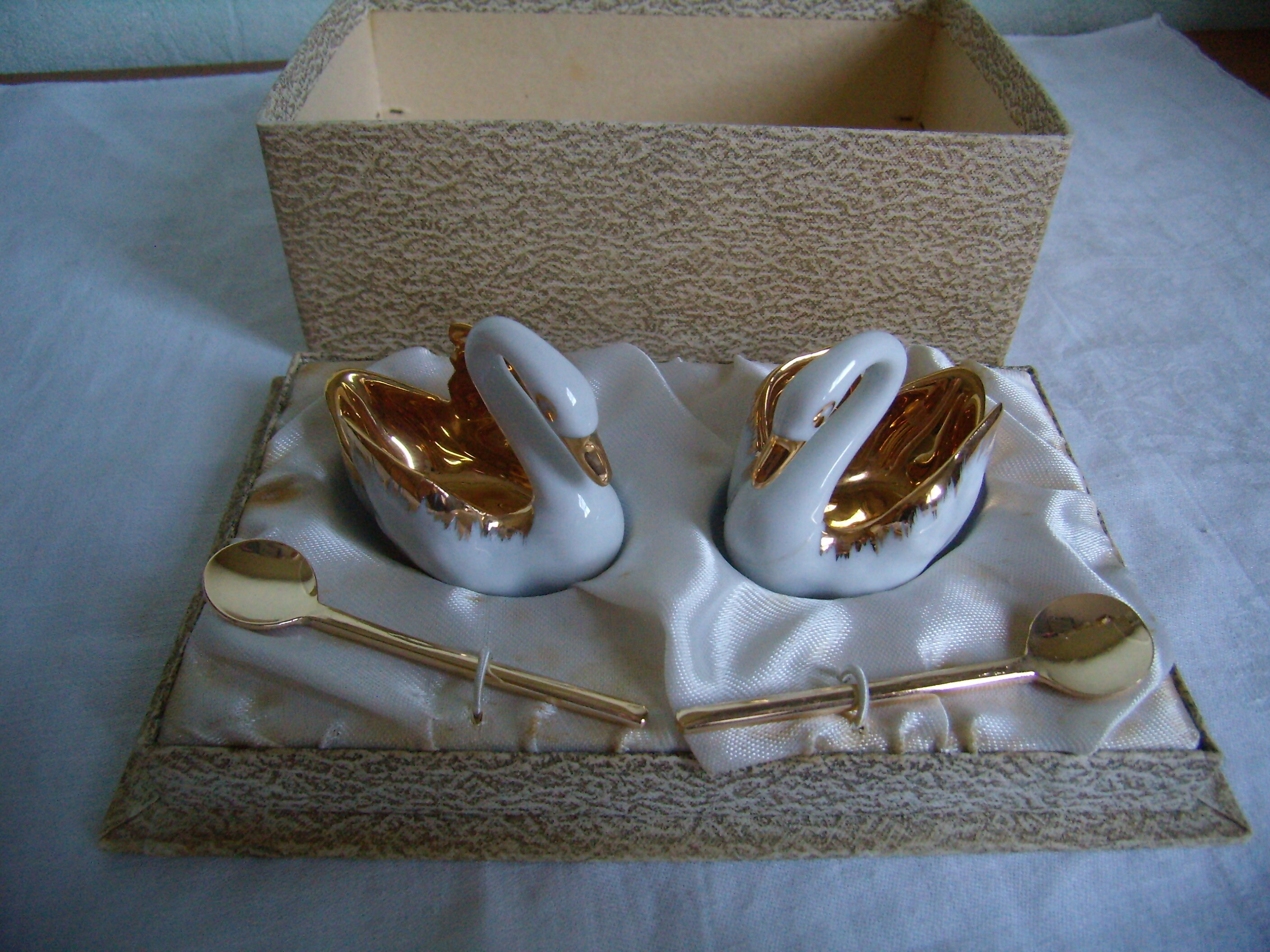 Set Vintage Sel/Poivre, Cygnes en Porcelaine avec 2 Petites Cuillères Dorées,