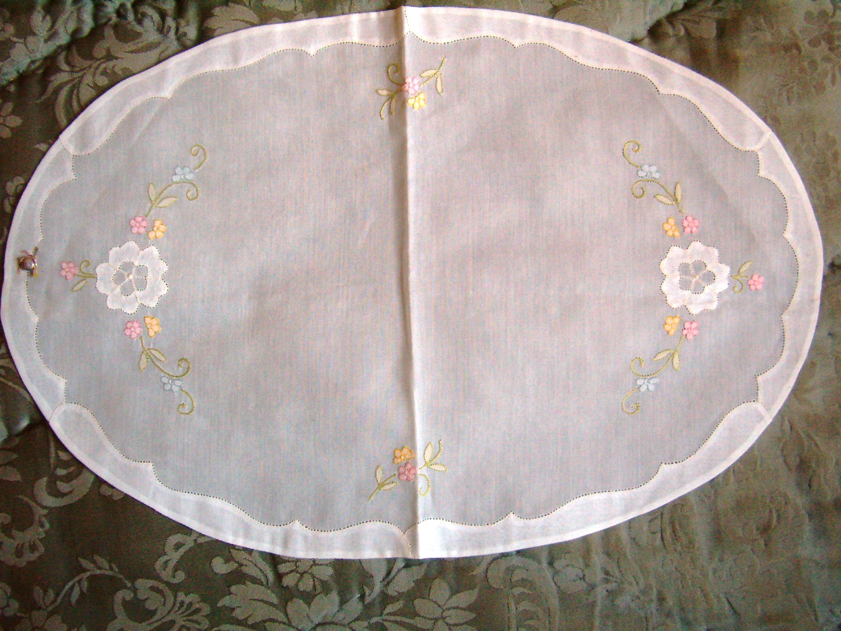 Napperon Ovale Tulle Antique, Brodé Main, Vintage Français