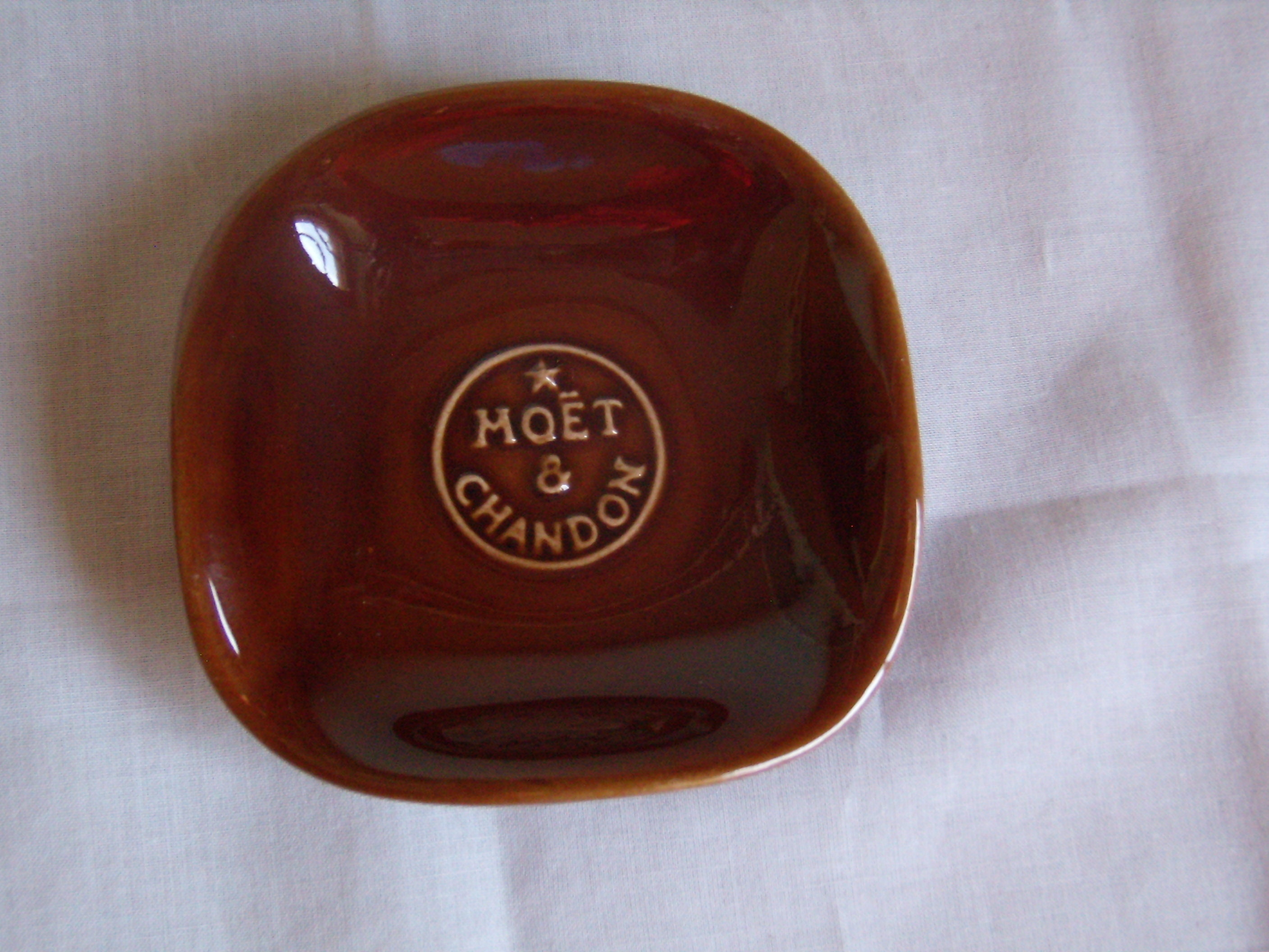 Rare et Emblématique «Champagne Moët Chandon» Dessous de Verre Coupelle Brillante Cendrier ou Vide-P