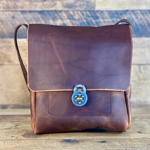 Medium Messenger with Lock Clasp | Brown Kodiak Leather