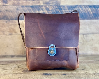 Medium Messenger with Lock Clasp | Brown Kodiak Leather