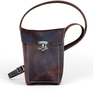 Petit sac à bandoulière avec fermoir pivotant | Cuir Kodiak marron