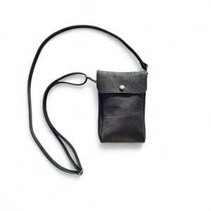 Petit sac à bandoulière noir - Un sac à main en cuir léger pour les voyages et les courses