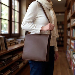 Medium Classic Messenger | Brown Kodiak Leather