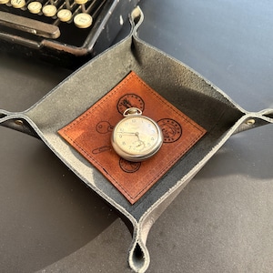 Personalized Leather Valet Tray – Custom Engraved Gift for Men – Catchall Tray for Keys, Wallet, Watch – Handmade in Calgary