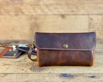 Clutch Purse | Wristlet | Reddish Brown Kodiak Leather