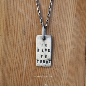 Collar In BASS we TRUST - plata tallada a mano - colgante plata CRUDA - una copia - plata oxidada