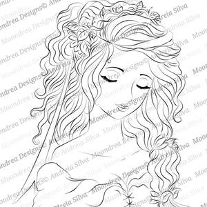 Puede incluir: Una ilustración en blanco y negro de una mujer con el pelo largo y suelto. Lleva un corsé y tiene flores en el pelo. Un pequeño círculo en la esquina inferior izquierda presenta una serpiente azul y blanca con estrellas y flores rosas.