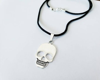 Skull Pendant Necklace, Skull Pendant, Skull Necklace, Gothic Jewelry, Halloween Jewelry, Halloween Accessory, Skeleton, Unique Gift Idea