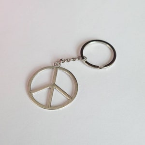 Llavero del signo de la paz, llavero del símbolo de la paz, tirón de la cremallera del signo de la paz, amuleto de la buena suerte, regalo para un amigo