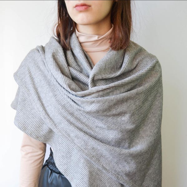 Gray Triangle Cotton Shawl Wrap for Woman: Celtic Travel Scarf
