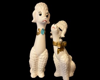 Paire de figurines de chien caniche en porcelaine Napco, Japon du milieu du siècle, décor kitsch longs cou