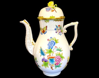 Herend Porcelain Manufactory Hungary Coffee Pot Queen Victoria Pattern 711 VBO Yellow Rose Knob Handle