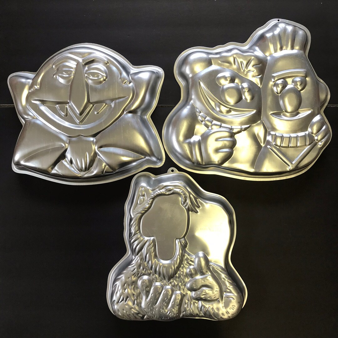 Wilton Character Cake Pans Vintage Baking Sesame Street Bert & Ernie