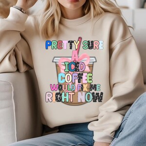 Estoy bastante seguro de que un café helado me arreglaría ahora mismo Diseño PNG- Fondo de café helado femenino PNG- PNG de moda- Camiseta divertida- Letras garabateadas- PNG