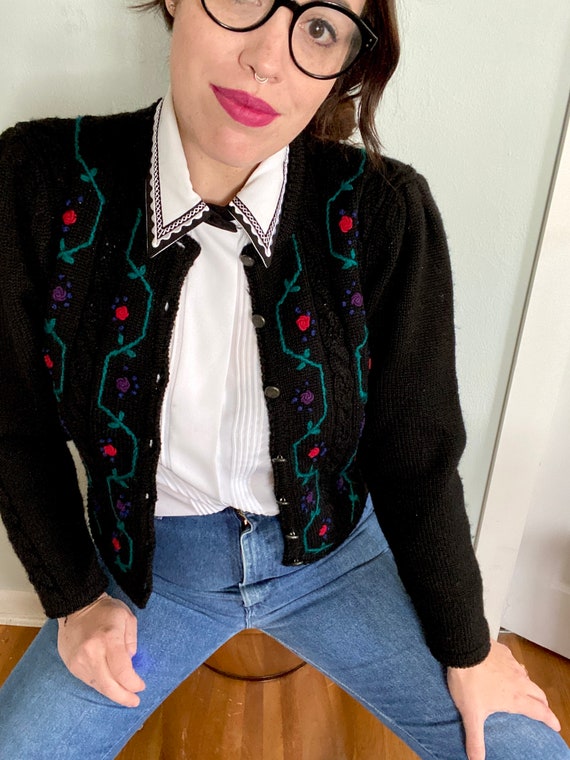 Vintage Grandma Cardigan With Floral Embroidery -