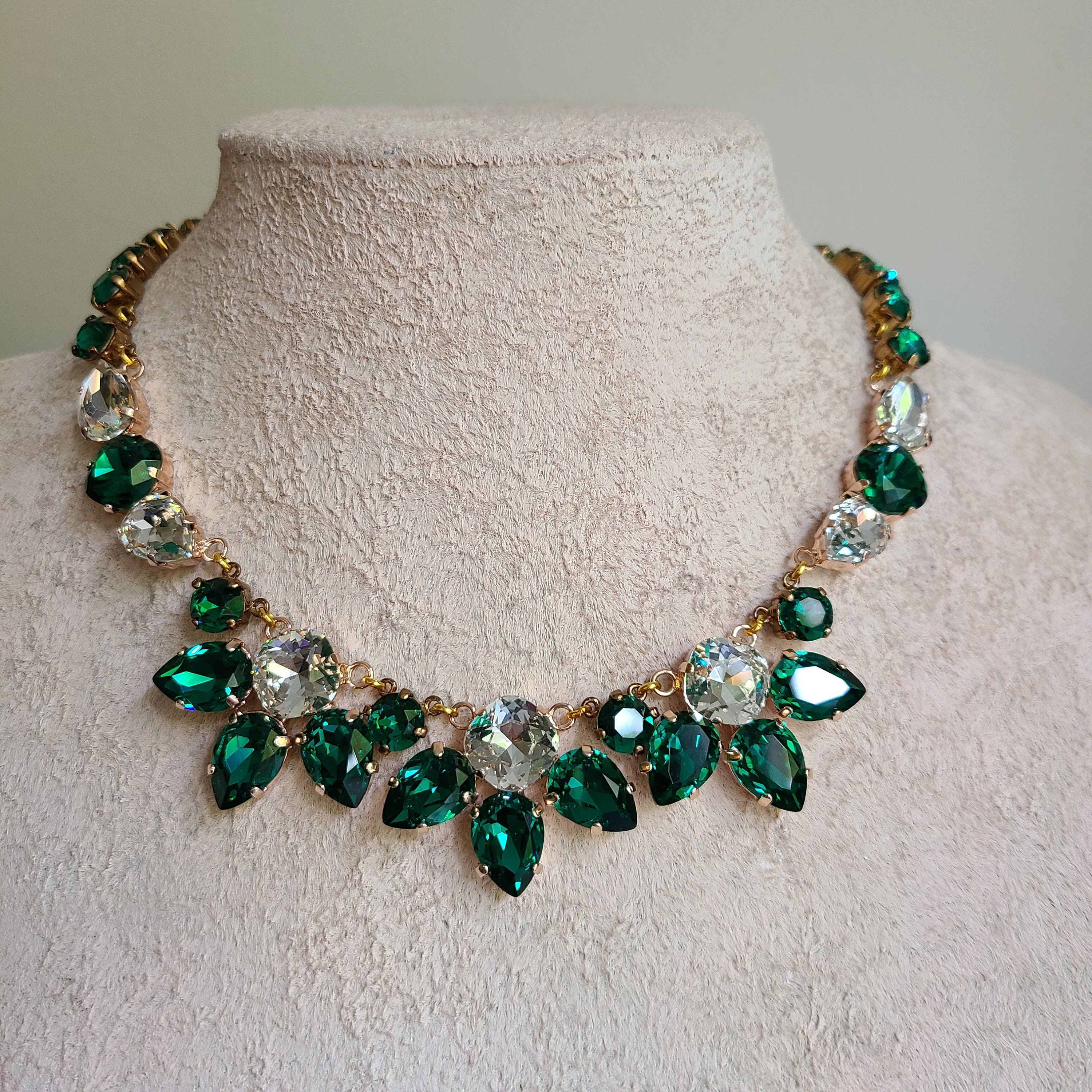 Kinsley Gold Statement Necklace in Green Mix | Kendra Scott