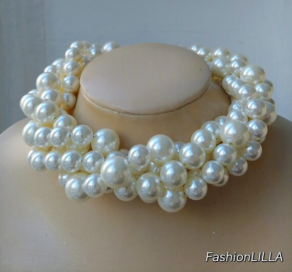 chunky pearl choker