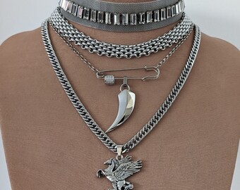 Collana a catena grossa a strati in argento, set di collane impilate, girocollo in strass, collana con spilla da balia con ciondolo in corno, ciondolo a cavallo in argento