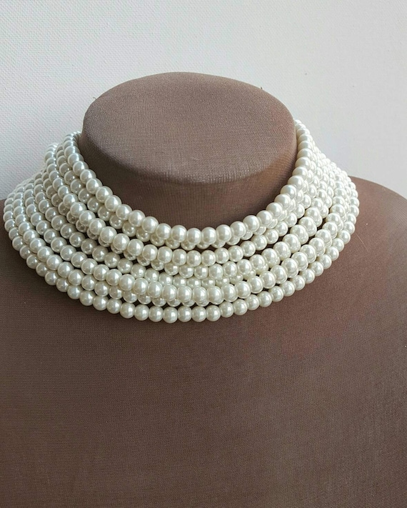 chunky pearl choker