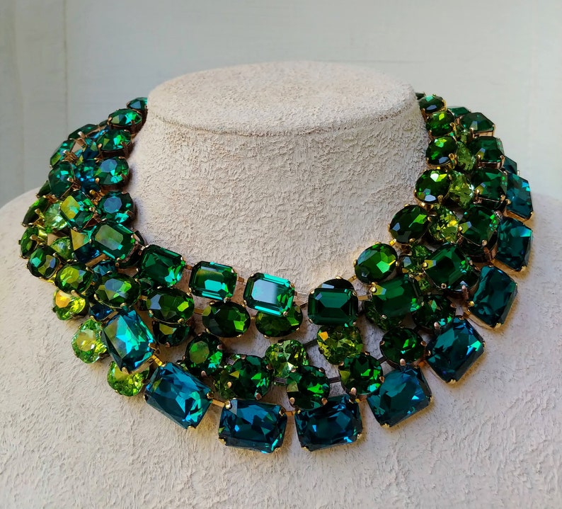 Austrian crystal necklace,Anna Wintour necklace,old mine cut emerald riviere,peridot cushion cut collet,Georgian Paste,oval green necklace 