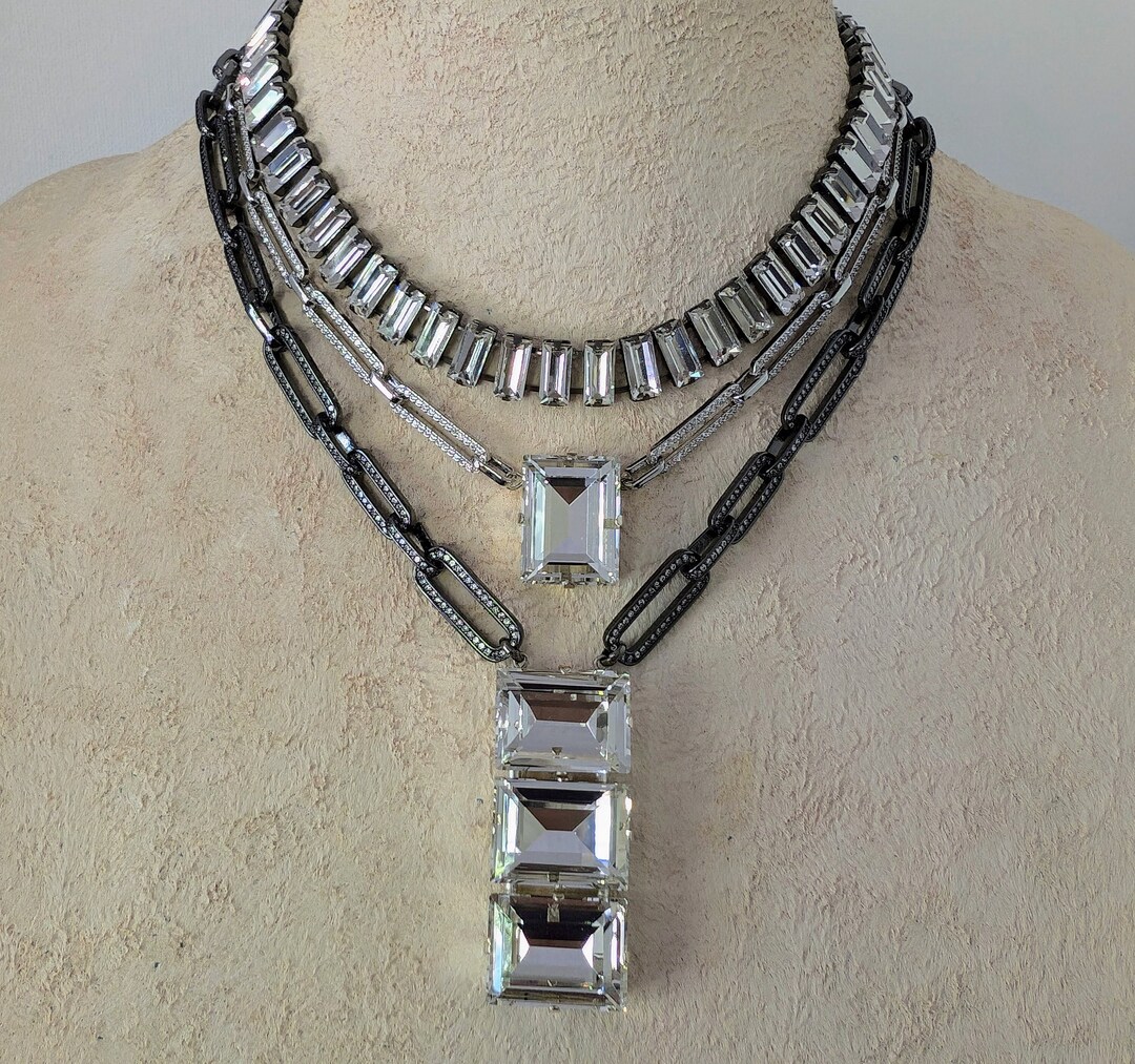 Oversized Rhinestone Pendant Necklace: Modern Geometric Crystal
