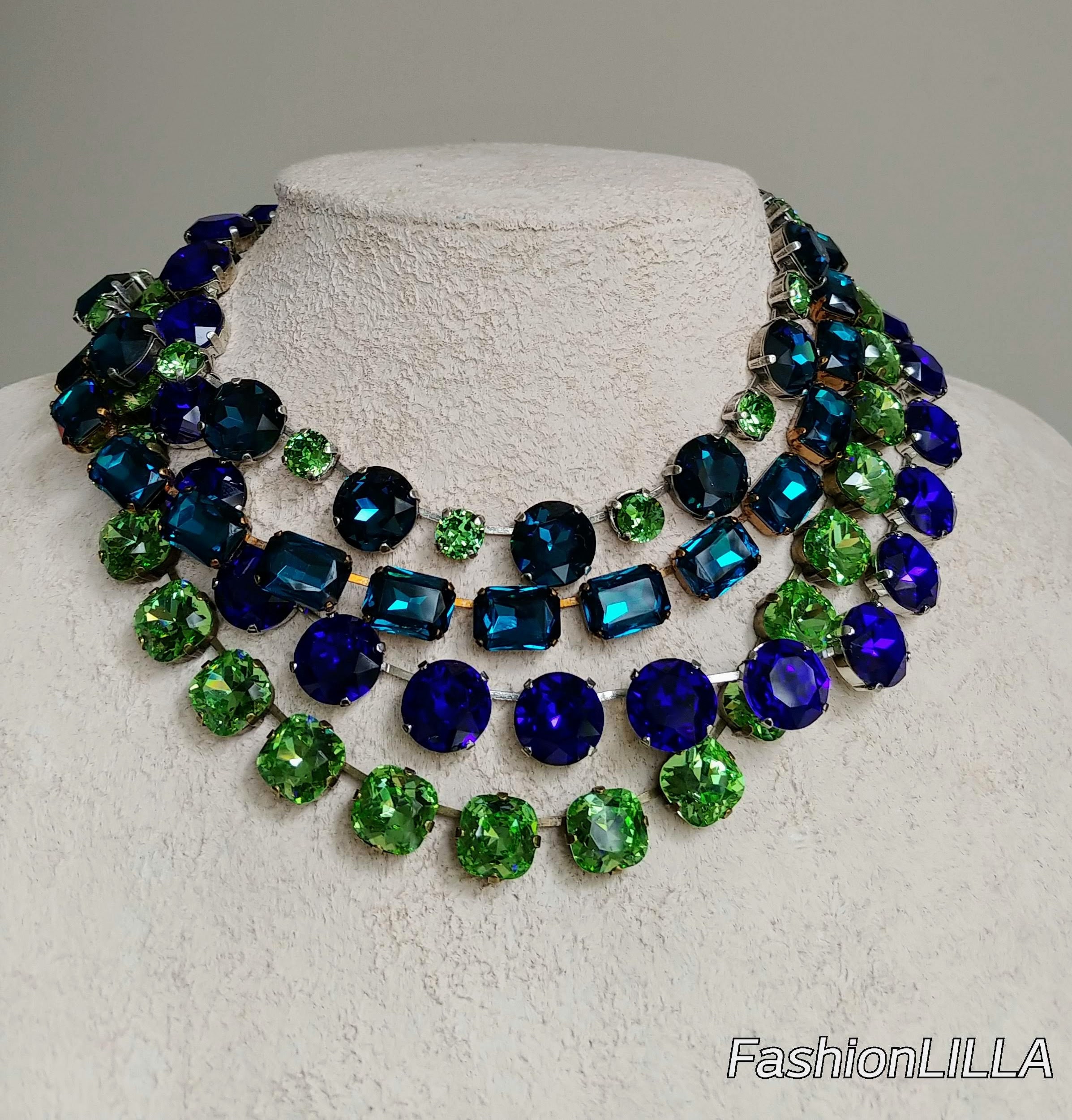 Anna Wintour Style Crystal Collet Necklace: Royal Blue, Peridot Green