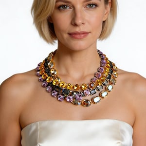Collana di tendenza con cristalli Swarovski: champagne, diamante nero e rosa chiaro