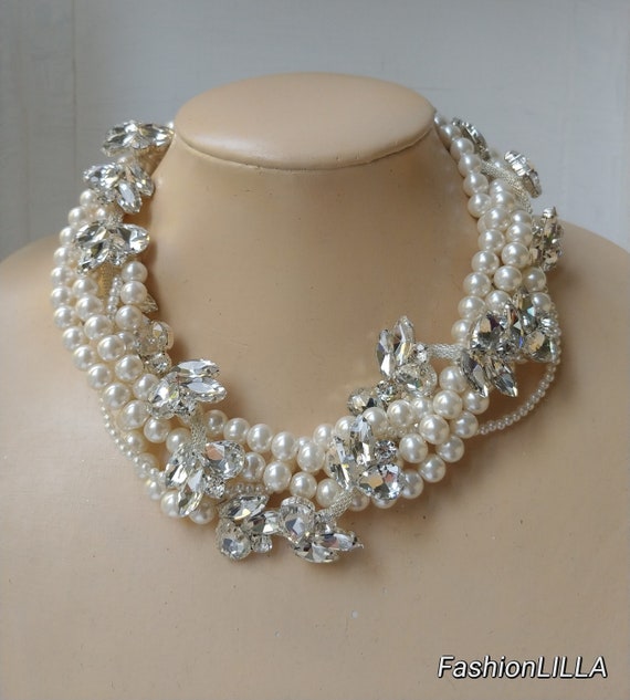 chunky pearl choker