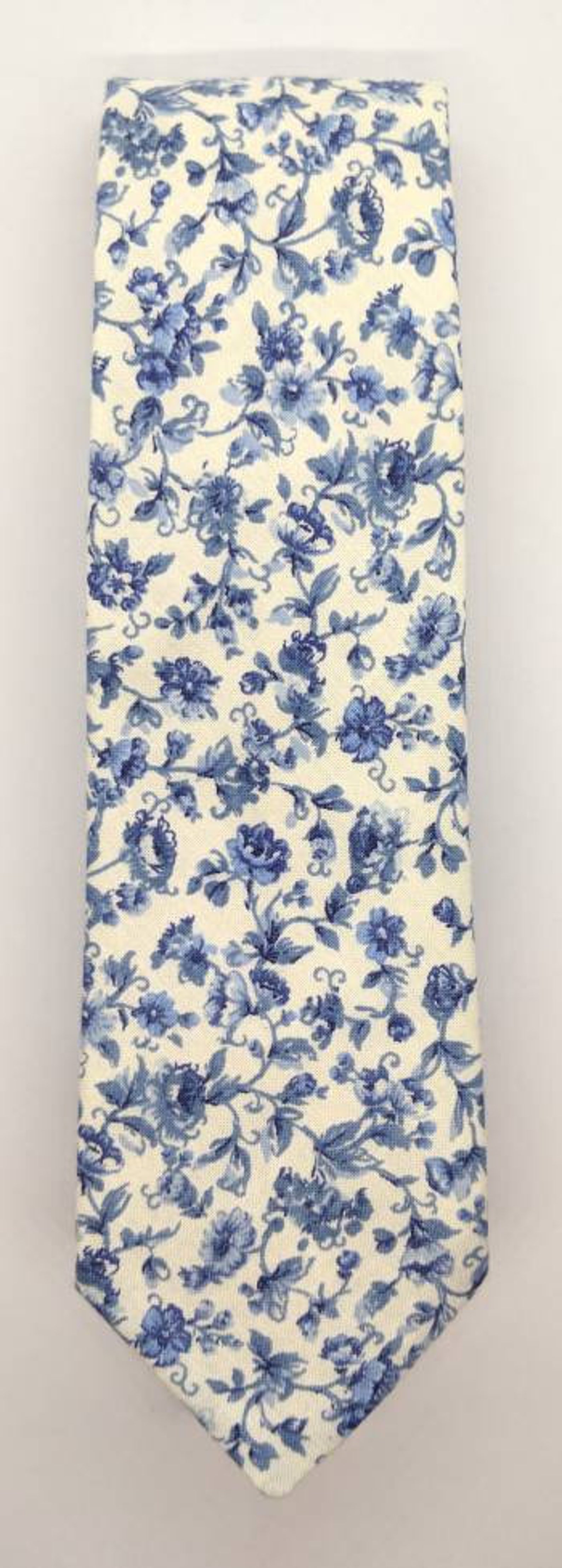 blue tie with flowers