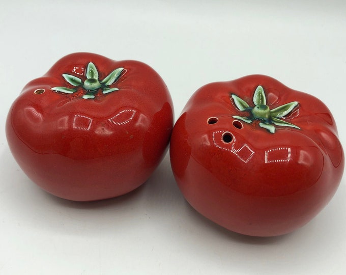 Tomato Salt and Pepper Shakers Vintage Red Vegetable Retro Farmhouse