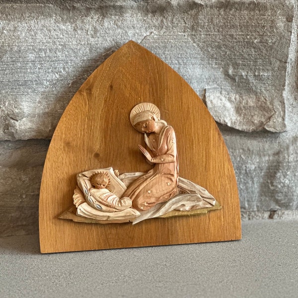 Vintage Madonna and Child Vintage Wood Wall Plaque Catholic Religious Wall Decor Baby Jesus and Mother Mary Wall Hanging 3 D Wooden Madonna