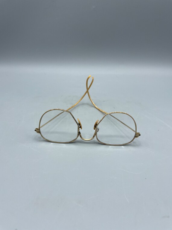 antique gold rimmed round - Gem