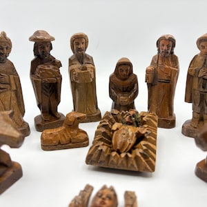 Carved Olive Wood Holy Family Christmas Nativity Scene Figurines Joseph Mary Baby Jesus Kings Wise Men Angle Wooden Carving Manger Set