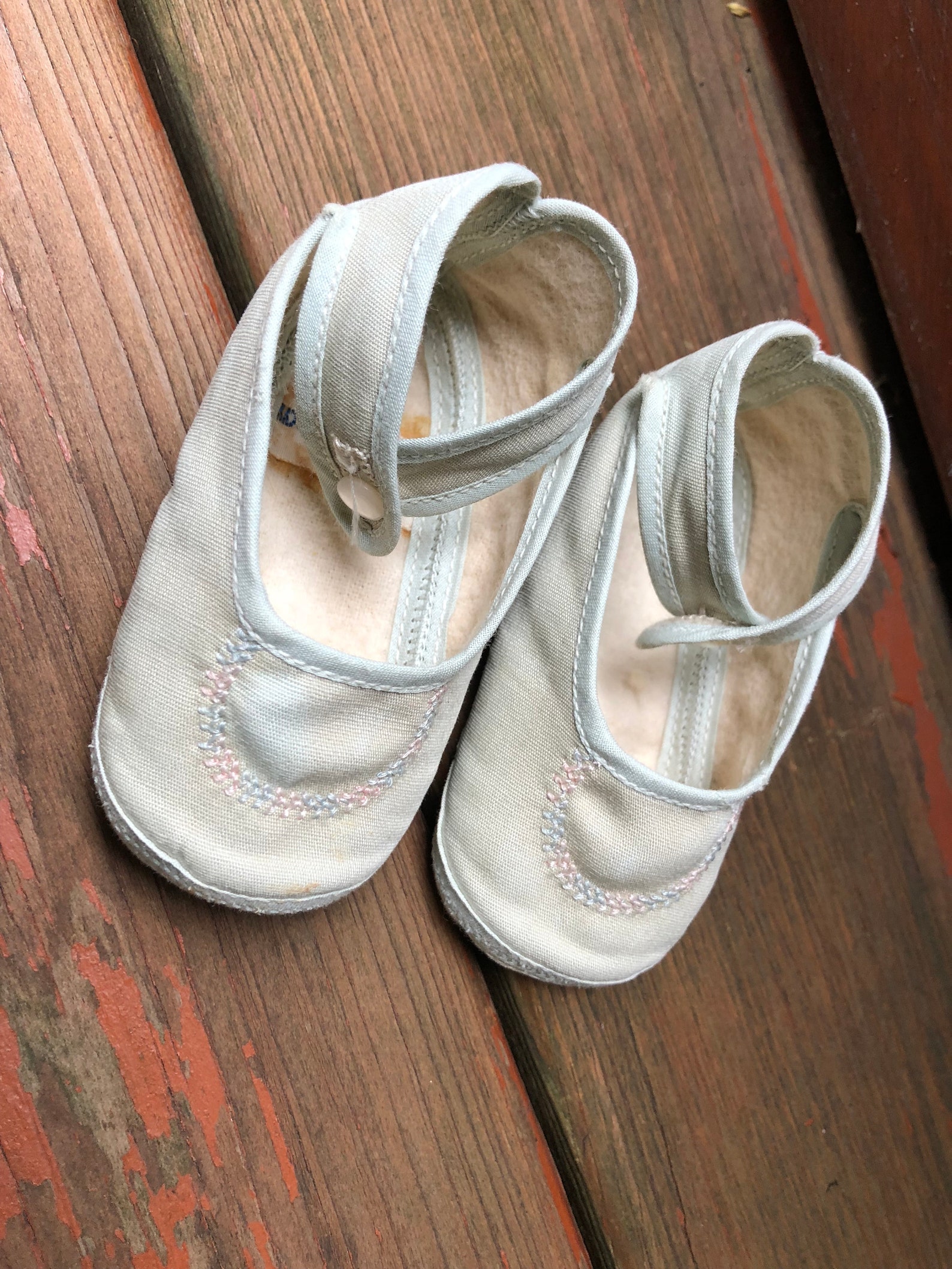 vintage baby booties crib shoes mrs day's ideal baby shoe cotton ballet baby slippers mid century antique vintage nursery de