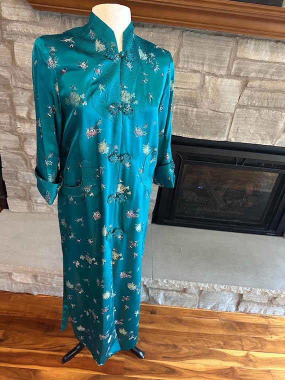 Vintage Green Embroidered Chinoiserie Kimono Robe, Frog Closures