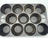 Made in USA Vintage Griswold Cast Iron Muffin Baking Pan Vintage Kitchen Popover Cupcake Tray 11 Cup Wagner Ware
