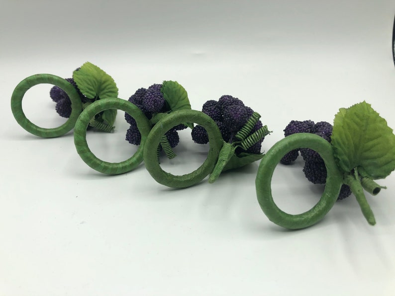 Set of 4 Beaded Grape Clusters Napkin Rings Wine Winery Grapevine ...