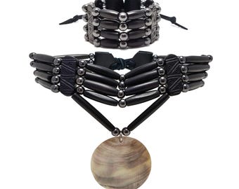 Traditionele tribale chokerketting en armbandset met 4 rijen buffelbeenhaarpijp