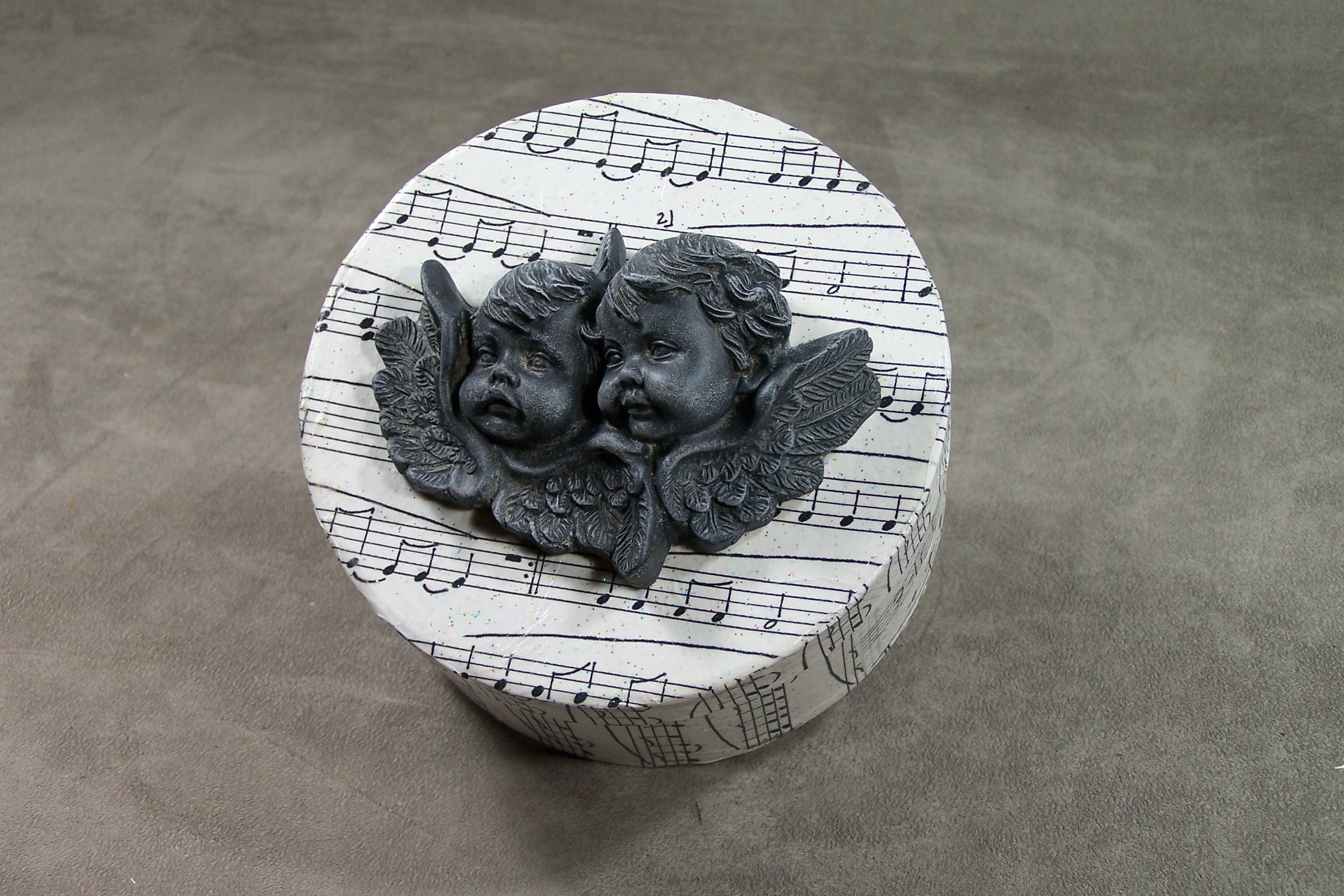 Boite Angelots Ronde en Carton Boite Partition Musicale Paire d'angelots Patinés Décor Fait Main Ché