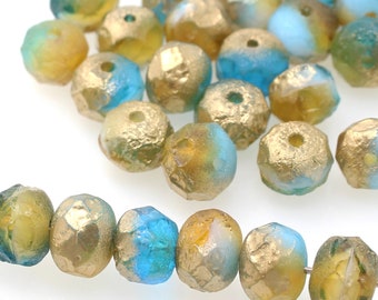 10 (Diez) Cuentas de vidrio checo de 9 mm x 6 mm - Rondel facetado con forma de rosquilla, grabado y desgastado por el mar - Playas de arena dorada color espuma de mar - Separador de pan de oro